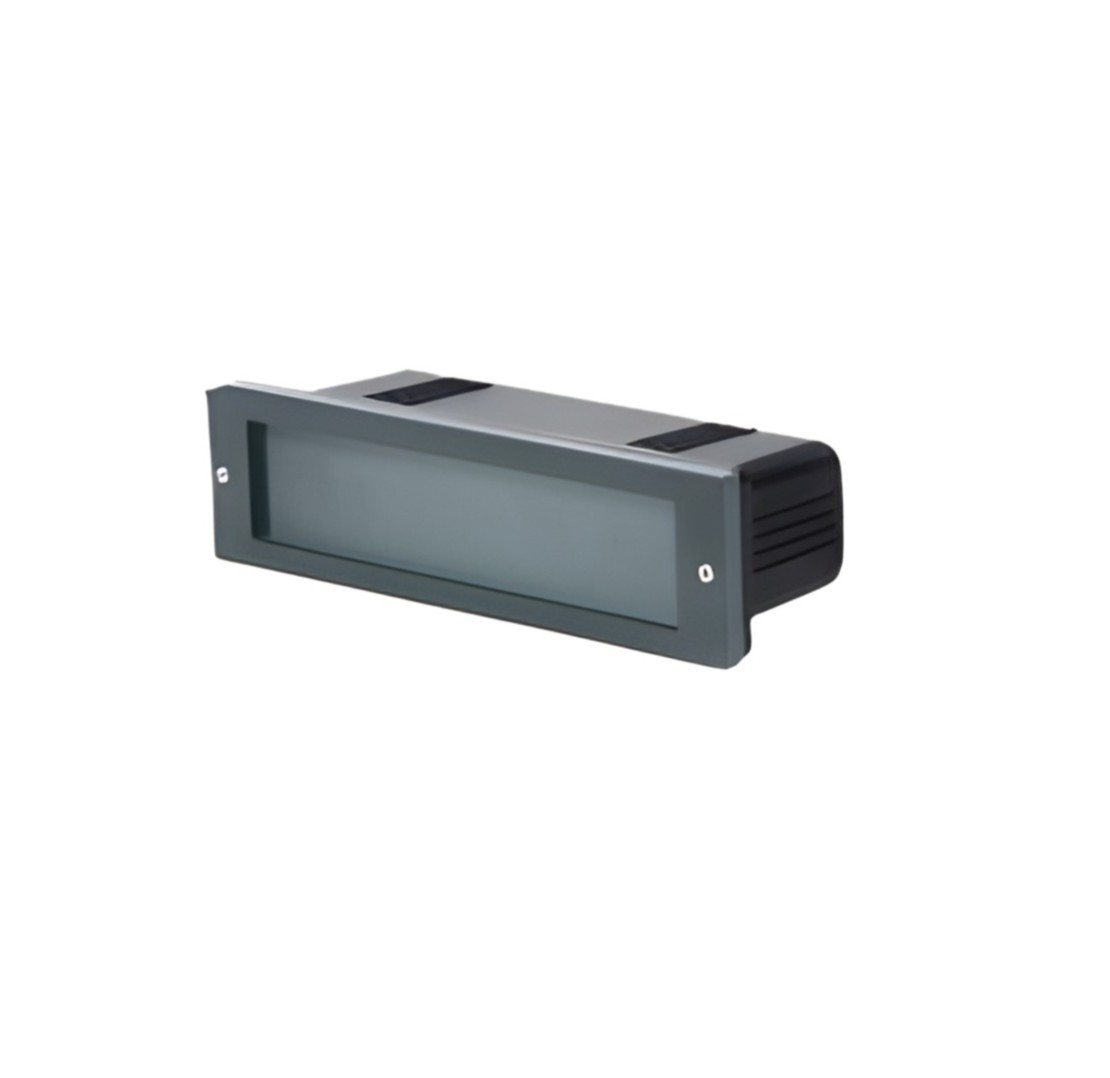 OUTDOOR RECESSED STEP LIGHT